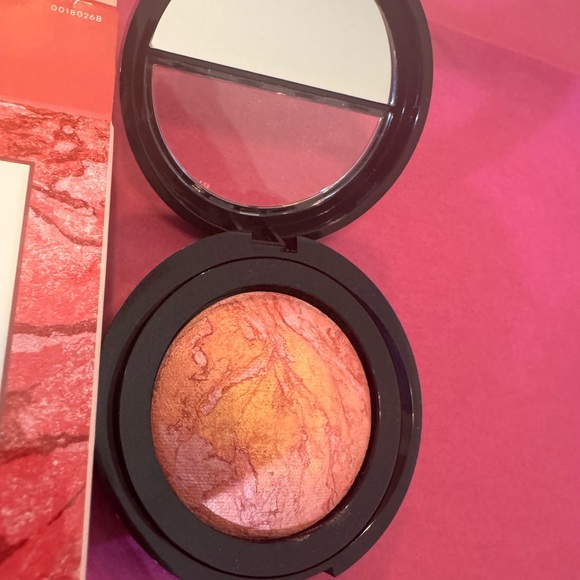 Laura Geller Baked Blush-N-Brighten Marbleized Blush - 0.16 oz / 4.5 g - Picture 5 of 5